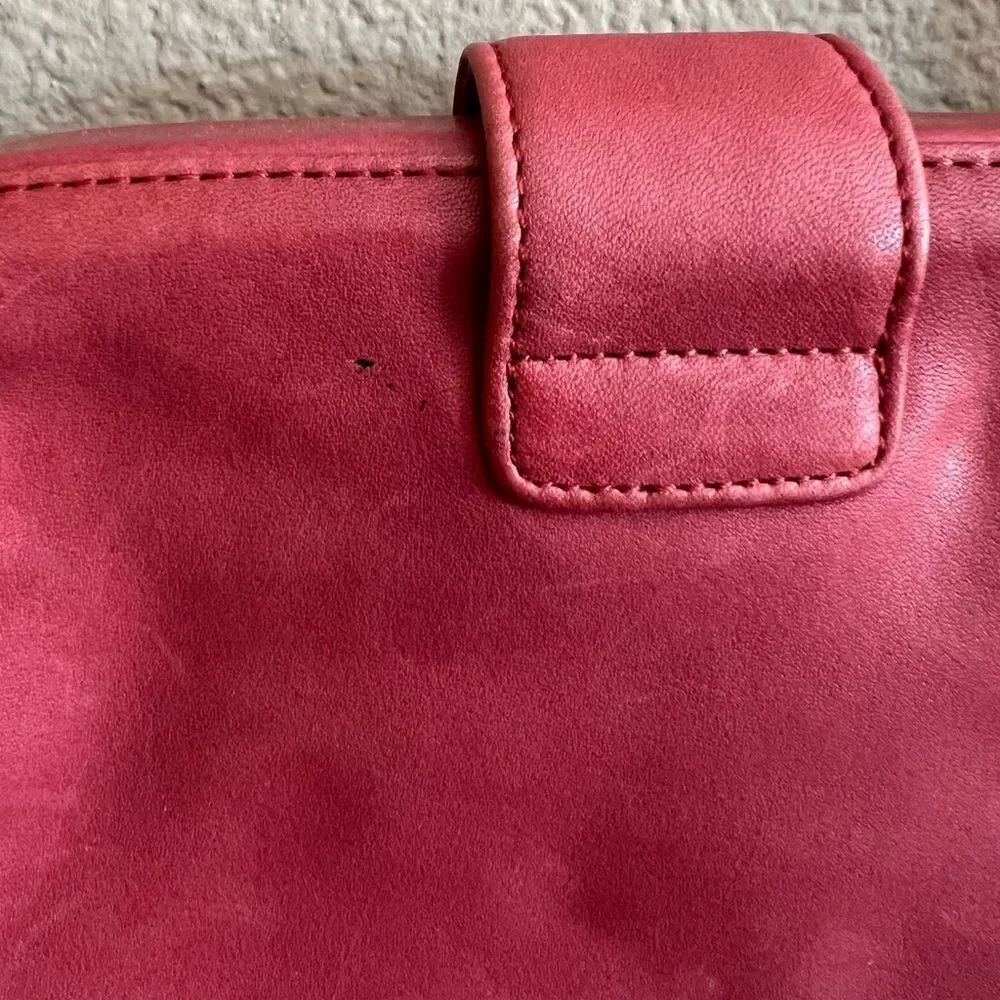 Perry Ellis beautiful leather